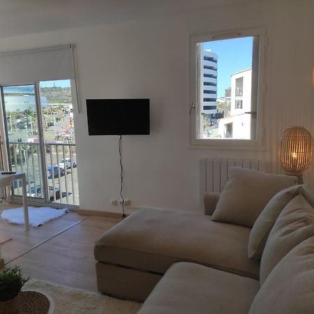 Centre Port,Studio Cosy,Vue Piscine Et Sur Le Parking Prive Ainsi Que Le Mont Saint Martin 아그 외부 사진