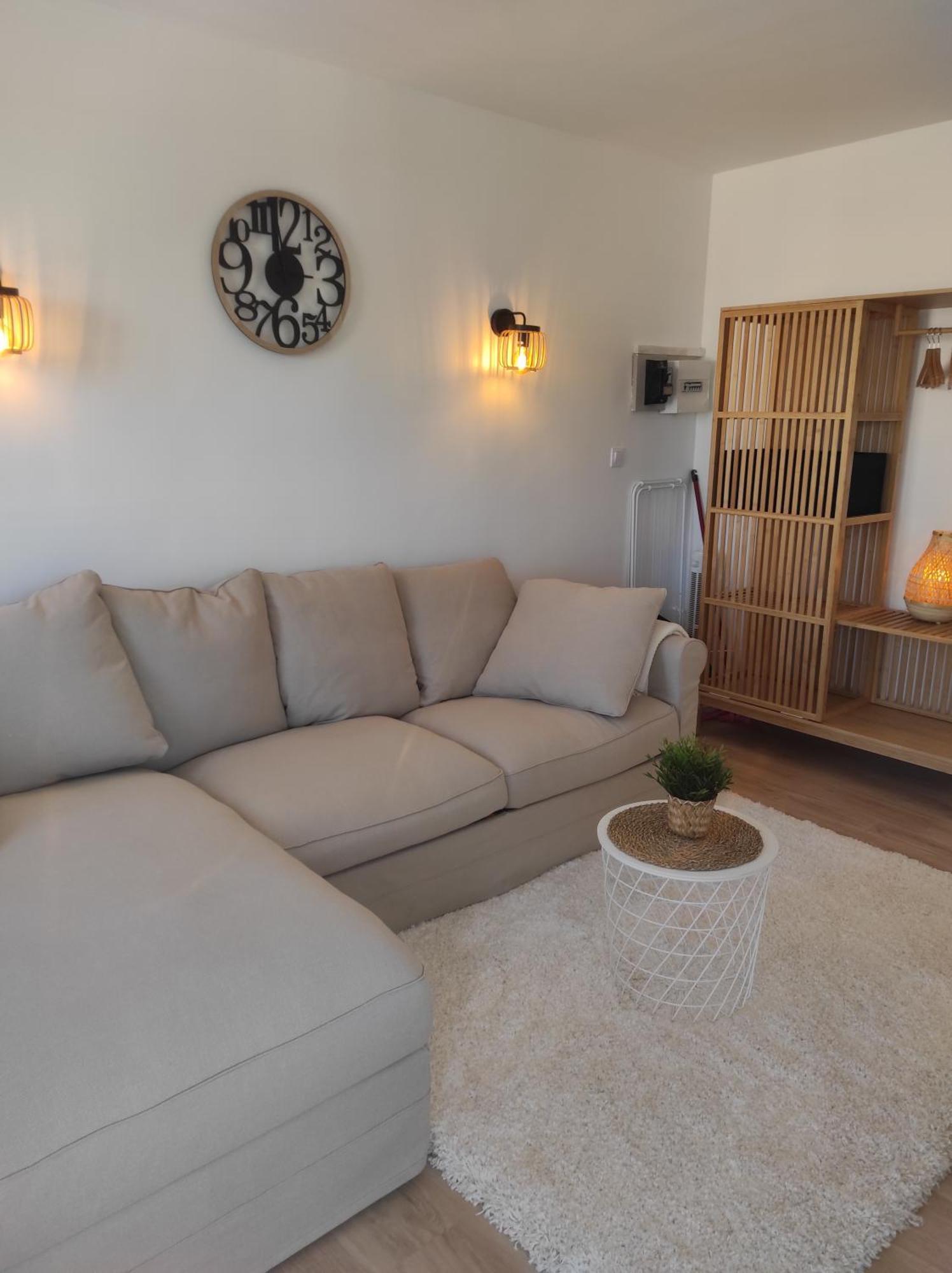 Centre Port,Studio Cosy,Vue Piscine Et Sur Le Parking Prive Ainsi Que Le Mont Saint Martin 아그 외부 사진